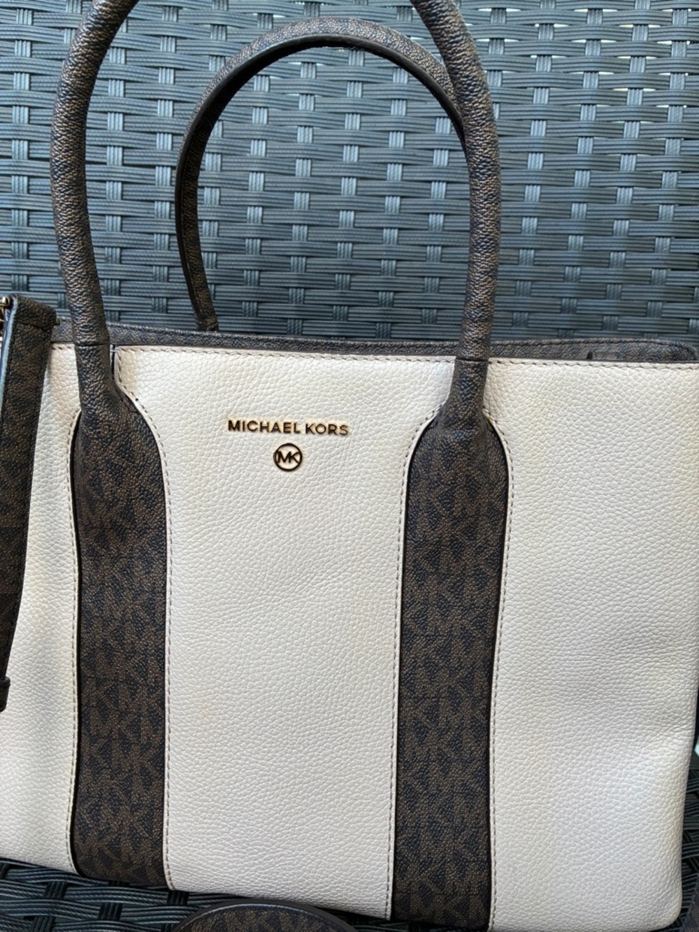 MICHAEL KORS BAG,Authentic Michael Kors Crossbody Bag. - Picture 9 of 16
